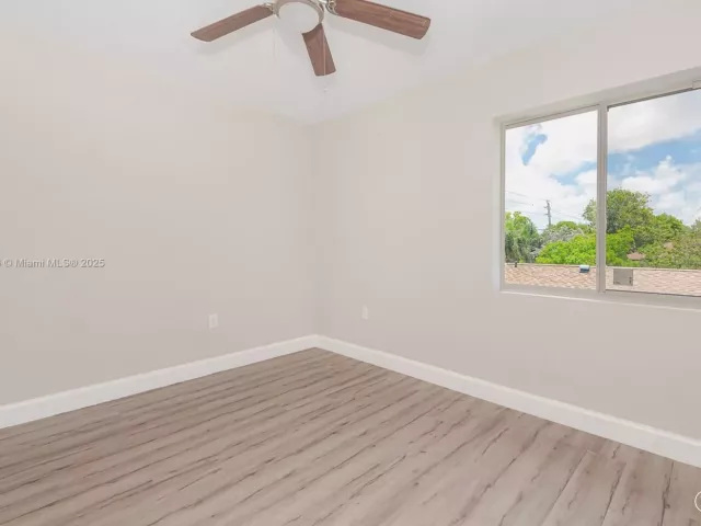 Продажа дома по адресу 811 NW 3rd Ave - фото 6174565