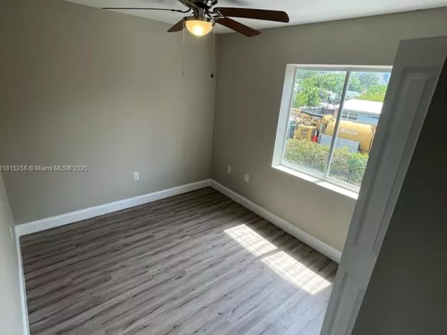 Продажа дома по адресу 811 NW 3rd Ave - фото 6110335