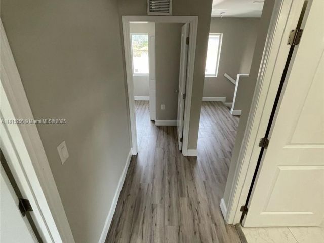 Продажа дома по адресу 811 NW 3rd Ave - фото 6110338