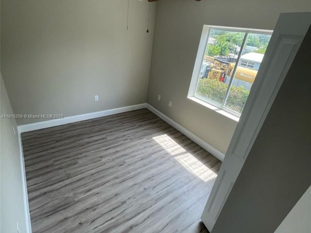 Продажа дома по адресу 811 NW 3rd Ave - фото 6110340