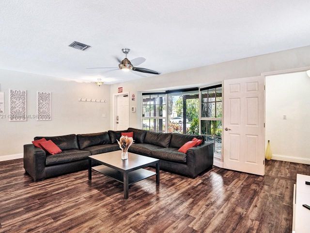 Продажа дома по адресу 1245 Wiley St - фото 6110948