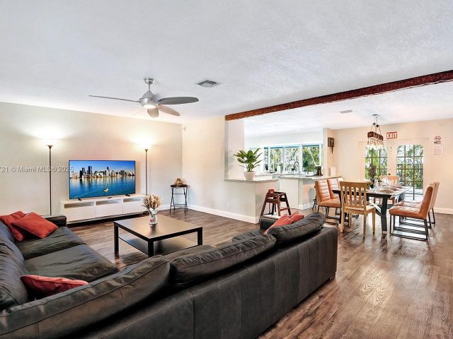 Продажа дома по адресу 1245 Wiley St - фото 6110950