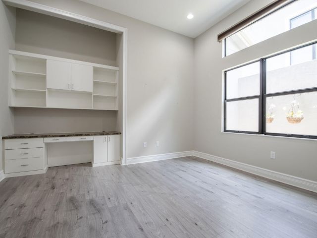 Продажа дома по адресу 9759 Vitrail Lane - фото 6138407