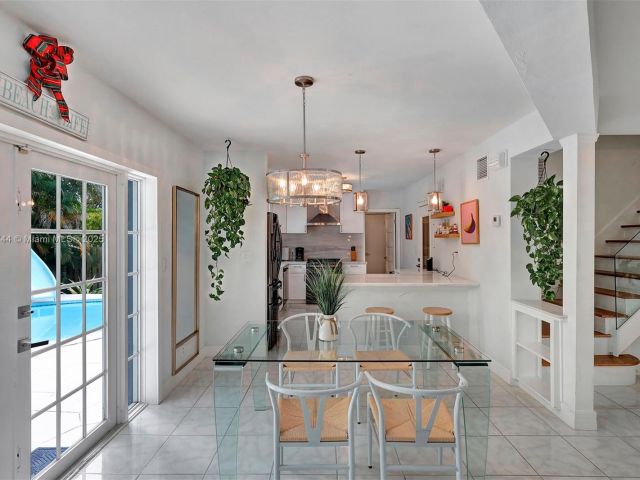 Продажа дома по адресу 2700 SW 34th Ave - фото 6110374