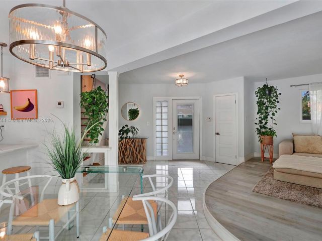 Продажа дома по адресу 2700 SW 34th Ave - фото 6110375