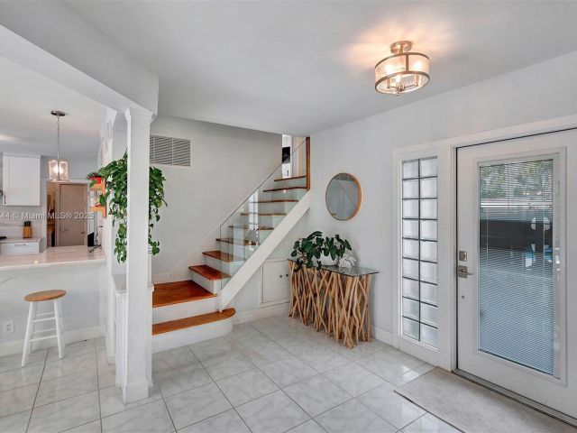 Продажа дома по адресу 2700 SW 34th Ave - фото 6110378