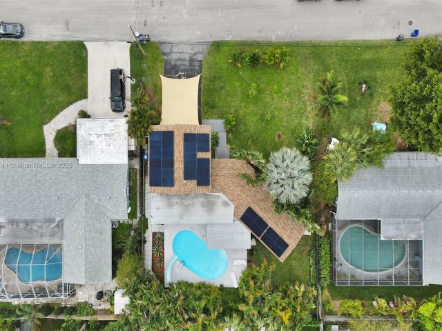 Продажа дома по адресу 2700 SW 34th Ave - фото 6110380