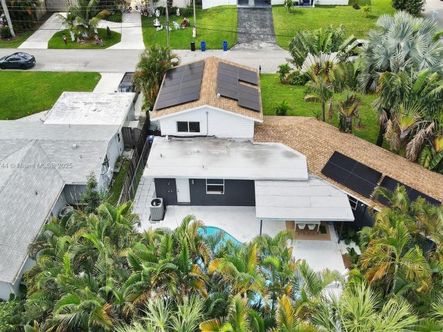 Продажа дома по адресу 2700 SW 34th Ave - фото 6110384