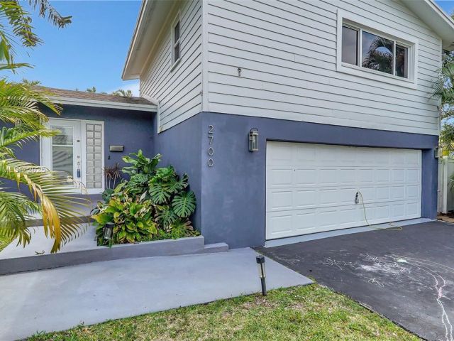 Продажа дома по адресу 2700 SW 34th Ave - фото 6110385