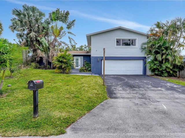 Продажа дома по адресу 2700 SW 34th Ave - фото 6110390