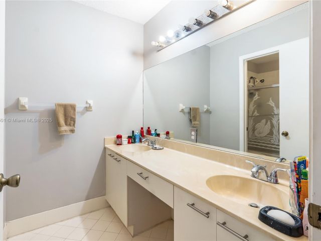 Продажа дома по адресу 15683 NW 12th Rd - фото 6111582