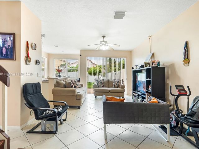 Продажа дома по адресу 15683 NW 12th Rd - фото 6111590