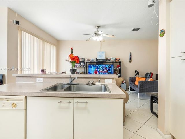 Продажа дома по адресу 15683 NW 12th Rd - фото 6111591