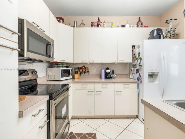 Продажа дома по адресу 15683 NW 12th Rd - фото 6111592