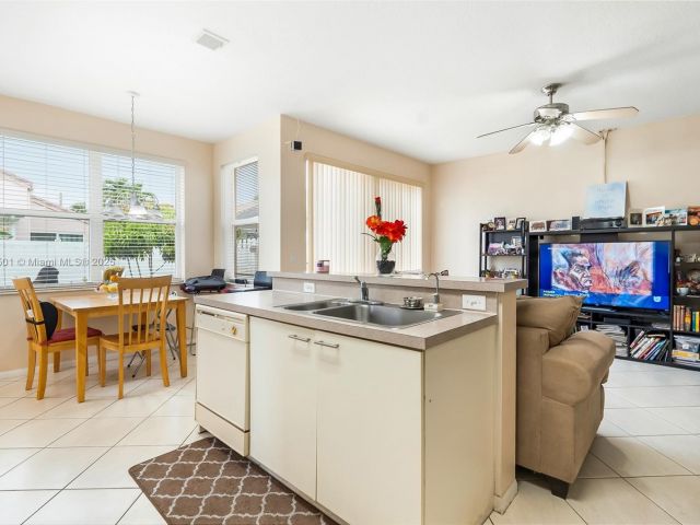 Продажа дома по адресу 15683 NW 12th Rd - фото 6111593