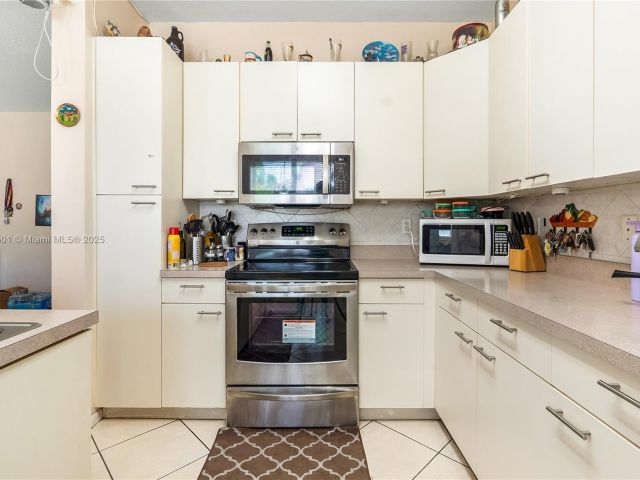 Продажа дома по адресу 15683 NW 12th Rd - фото 6111595