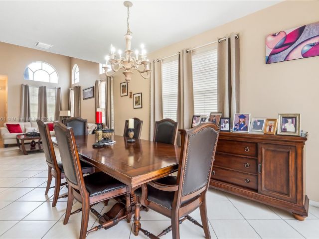 Продажа дома по адресу 15683 NW 12th Rd - фото 6111596