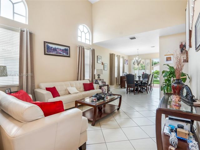 Продажа дома по адресу 15683 NW 12th Rd - фото 6111600