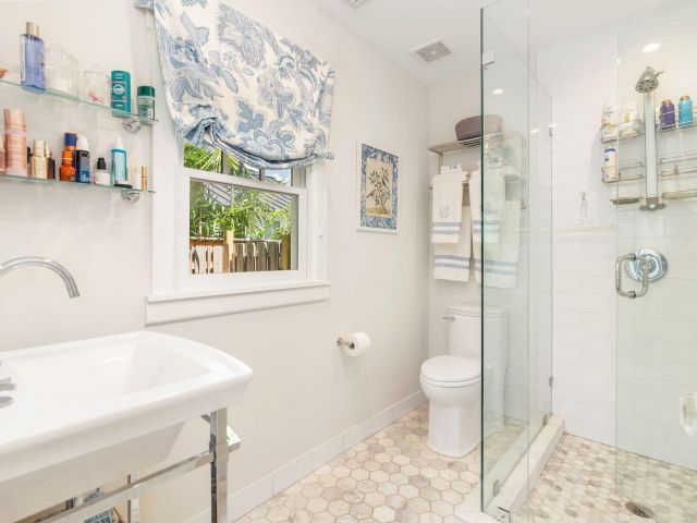 Продажа дома по адресу 216 Lakeland Drive - фото 6120058