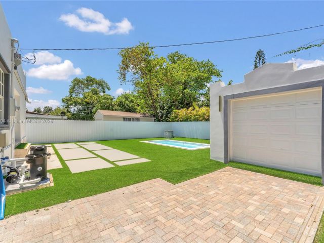 Продажа дома по адресу 2357 SW 11th Ter - фото 6135962