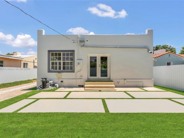 Продажа дома по адресу 2357 SW 11th Ter - фото 6135963