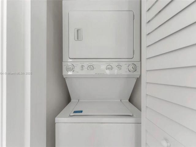 Продажа дома по адресу 2357 SW 11th Ter - фото 6135964