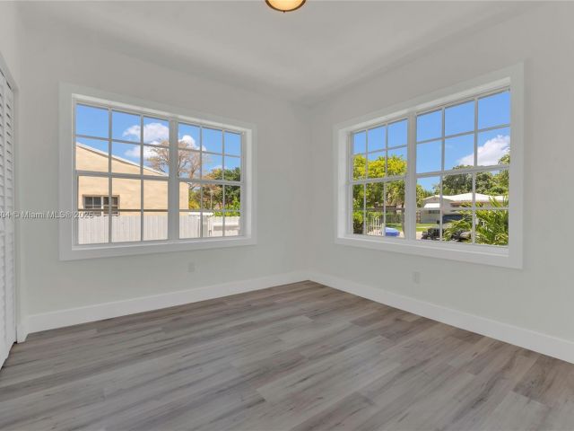 Продажа дома по адресу 2357 SW 11th Ter - фото 6135966