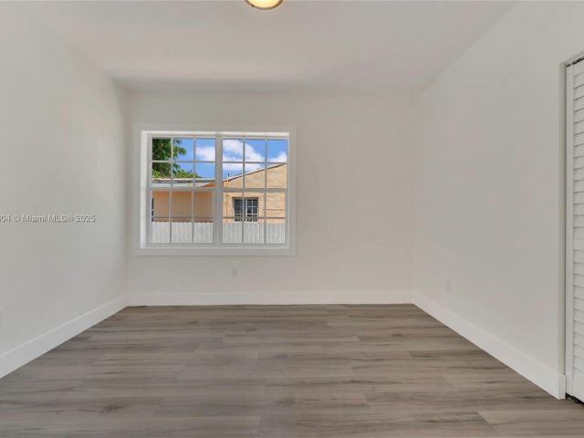 Продажа дома по адресу 2357 SW 11th Ter - фото 6135967