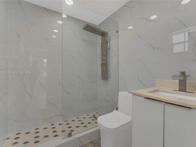 Продажа дома по адресу 2357 SW 11th Ter - фото 6135968