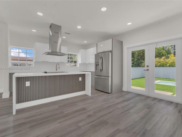 Продажа дома по адресу 2357 SW 11th Ter - фото 6135970