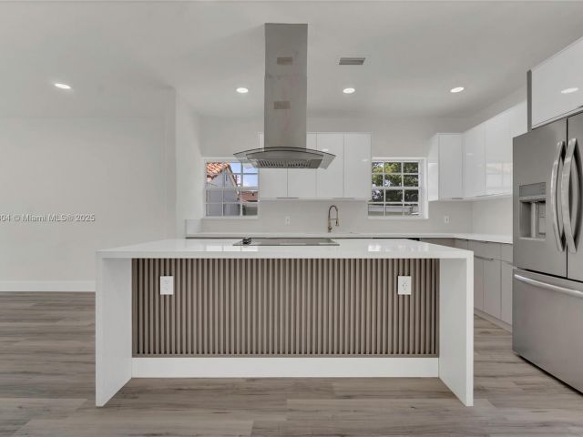 Продажа дома по адресу 2357 SW 11th Ter - фото 6135974