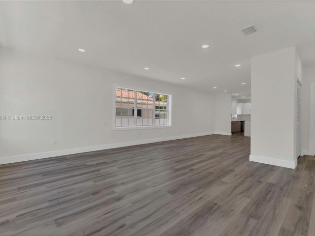 Продажа дома по адресу 2357 SW 11th Ter - фото 6135979