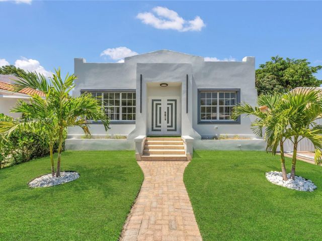 Продажа дома по адресу 2357 SW 11th Ter - фото 6135981