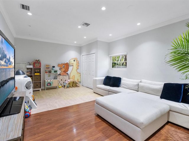 Продажа дома по адресу 1551 Delgado Ave - фото 6133547