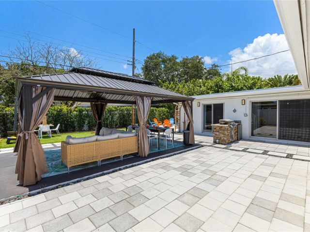 Продажа дома по адресу 14 NE 29th St - фото 6137477