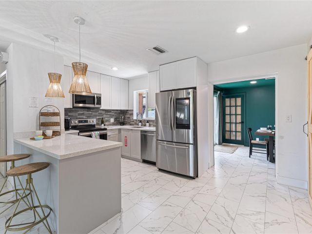 Продажа дома по адресу 14 NE 29th St - фото 6137490