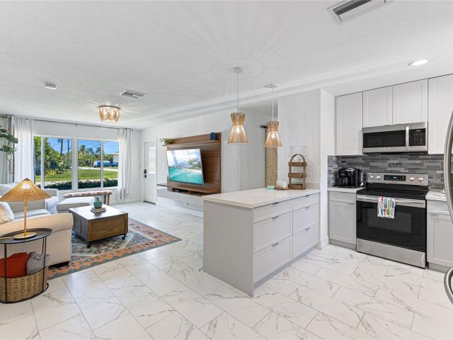 Продажа дома по адресу 14 NE 29th St - фото 6137493