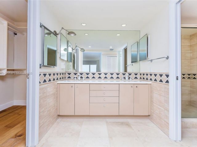 Квартира в аренду номер22A - фото 6120856