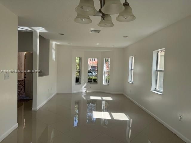 Продажа дома по адресу 1720 NE 35th Ave - фото 6113428