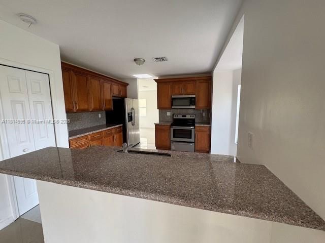 Продажа дома по адресу 1720 NE 35th Ave - фото 6113432