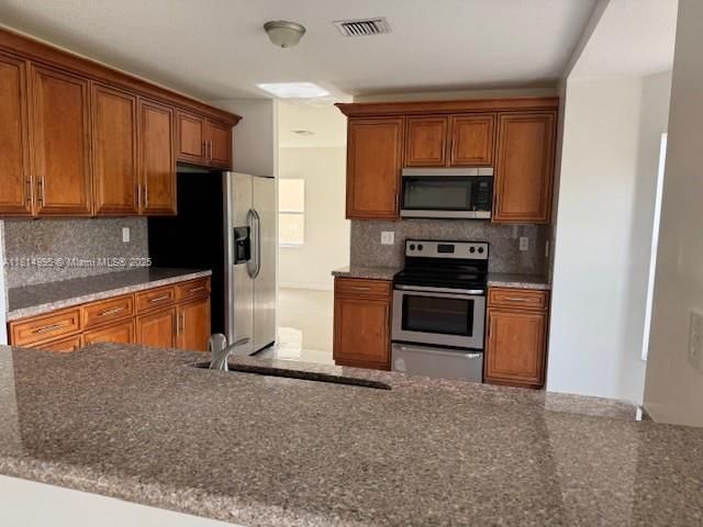 Продажа дома по адресу 1720 NE 35th Ave - фото 6113433