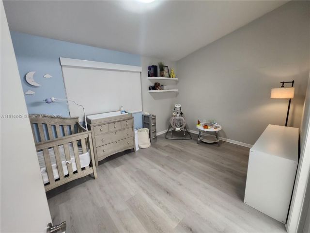 Продажа дома по адресу 10875 NW 8th St - фото 6118344