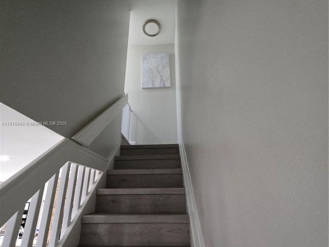 Продажа дома по адресу 10875 NW 8th St - фото 6118351