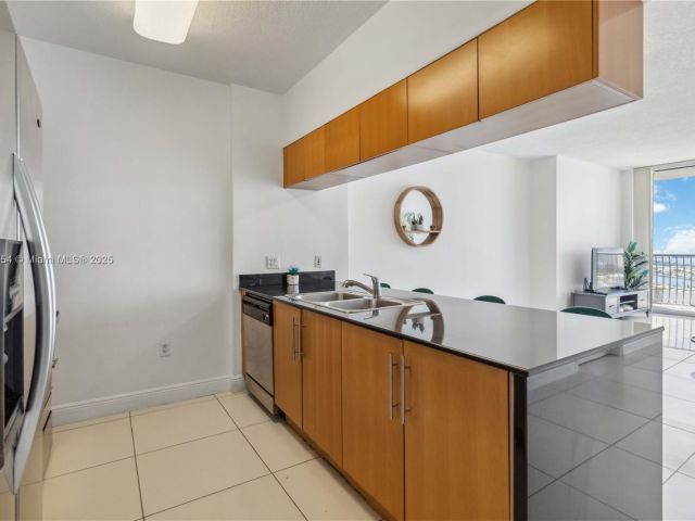 Продажа квартиры #4604 - фото 6124159