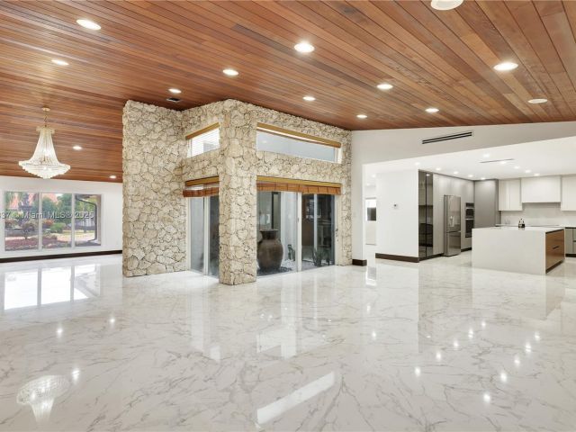 Продажа дома по адресу 2840 SW 128th Ave - фото 6152486