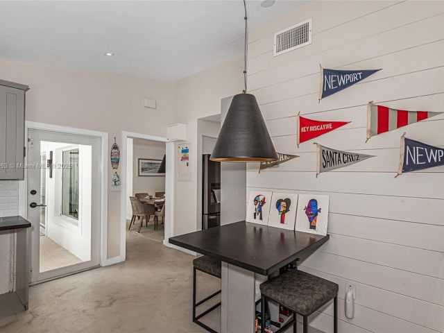 Дом в аренду по адресу 375 Harbor Ct . - фото 6120224