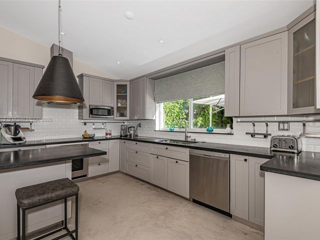 Дом в аренду по адресу 375 Harbor Ct . - фото 6120229