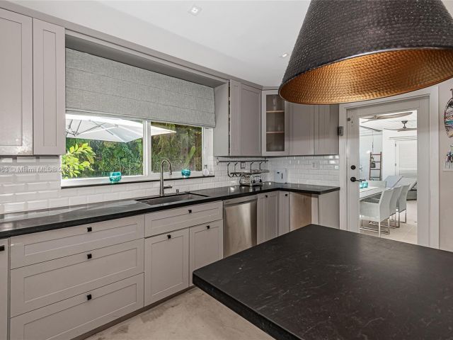 Дом в аренду по адресу 375 Harbor Ct . - фото 6120230