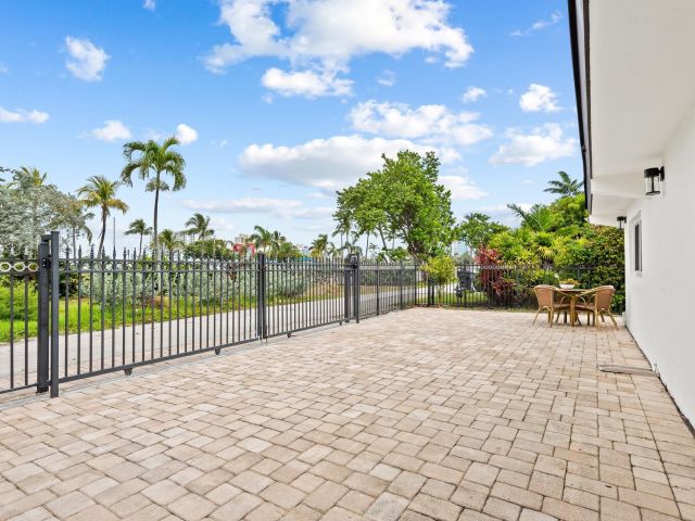 Дом в аренду по адресу 735 Tyler St - фото 6143556