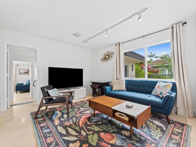 Дом в аренду по адресу 735 Tyler St - фото 6143563